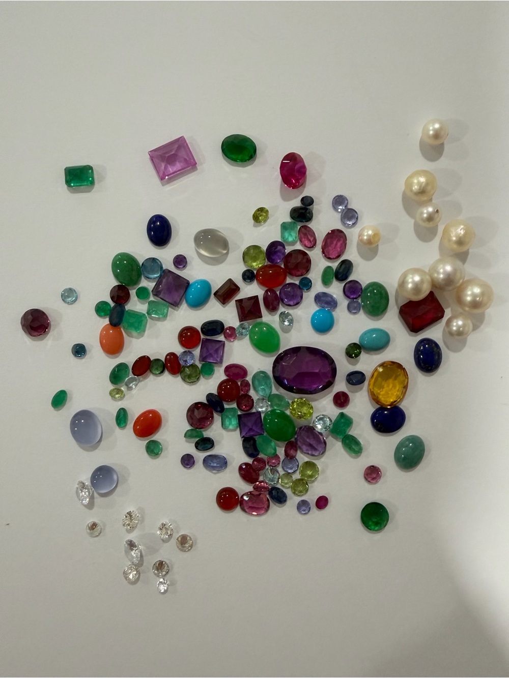 Mixed Lot Of Synthetic and Natural Cut Gemstones for Jewelry Making, 118 Pieces.